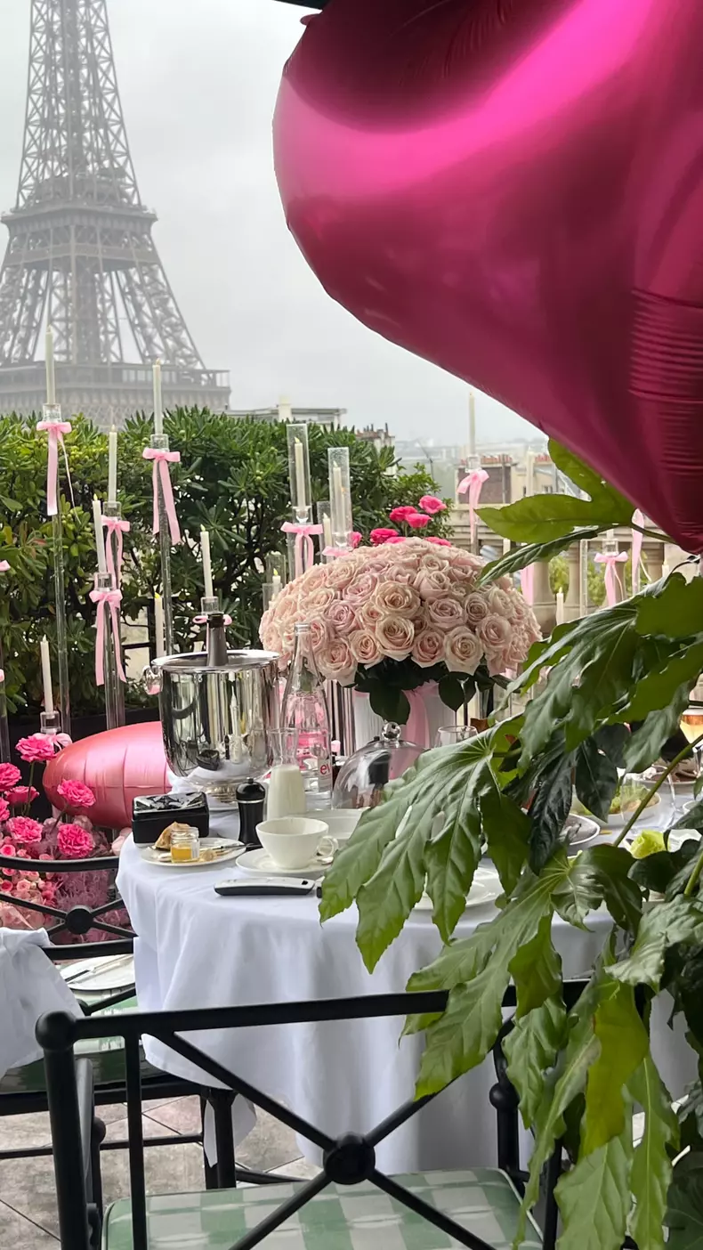 Andreea Bostănică aniversare 20 de ani la Paris (6)