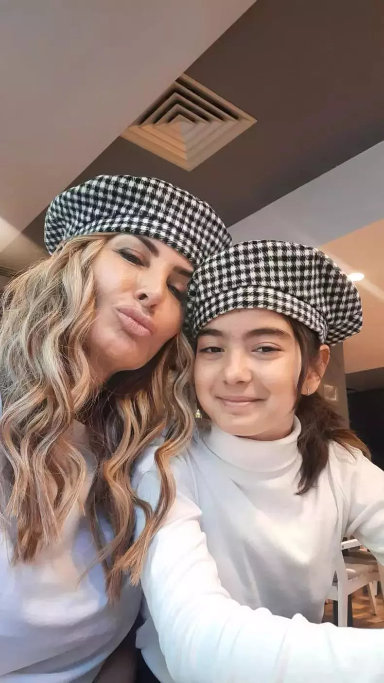 daniela gyorfi si maria selfie