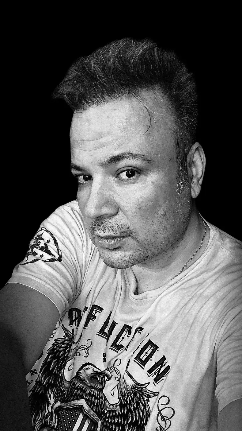 dan hleciug selfie