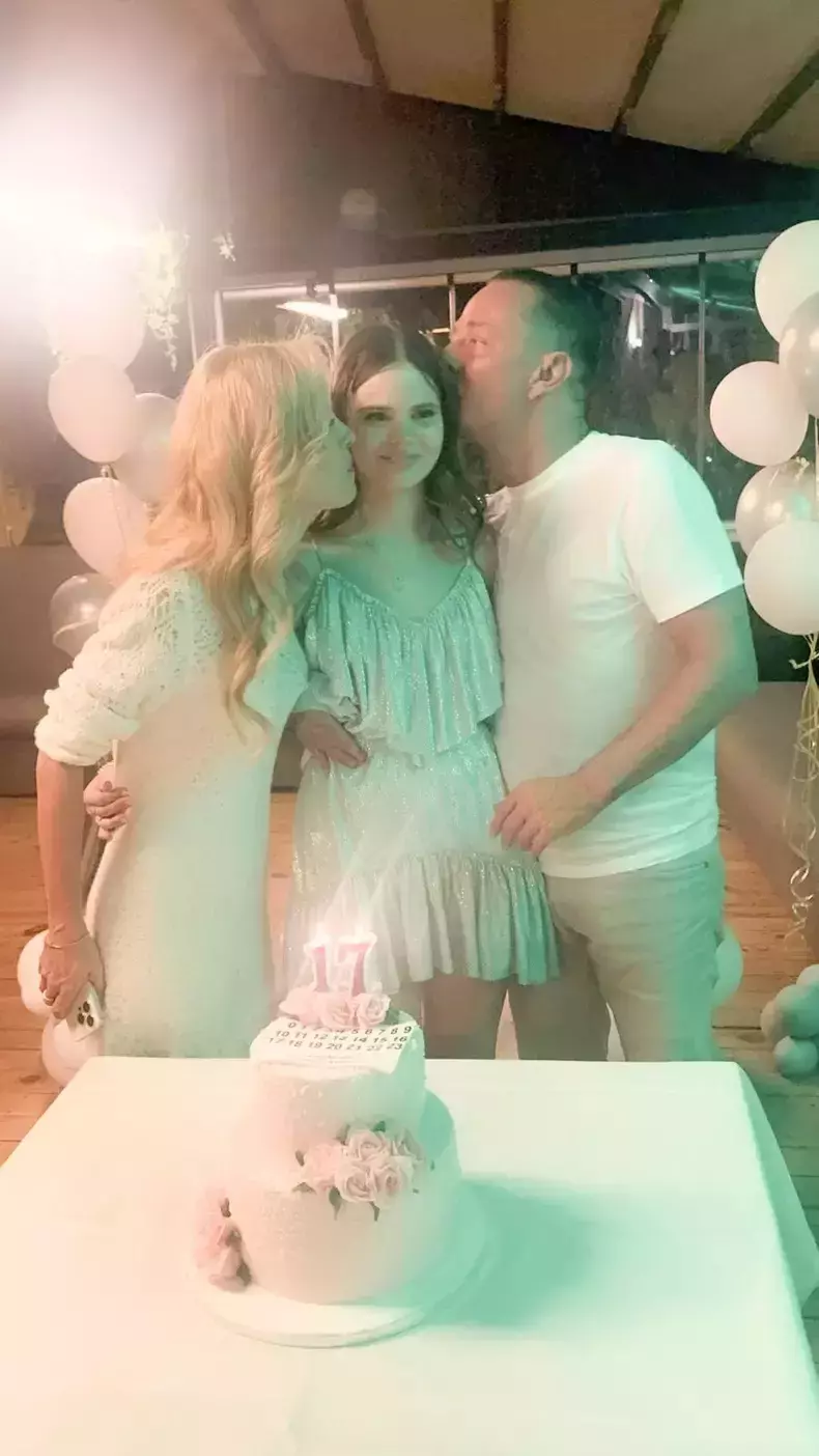 Daniel Băluță, soția lui și fiica lor