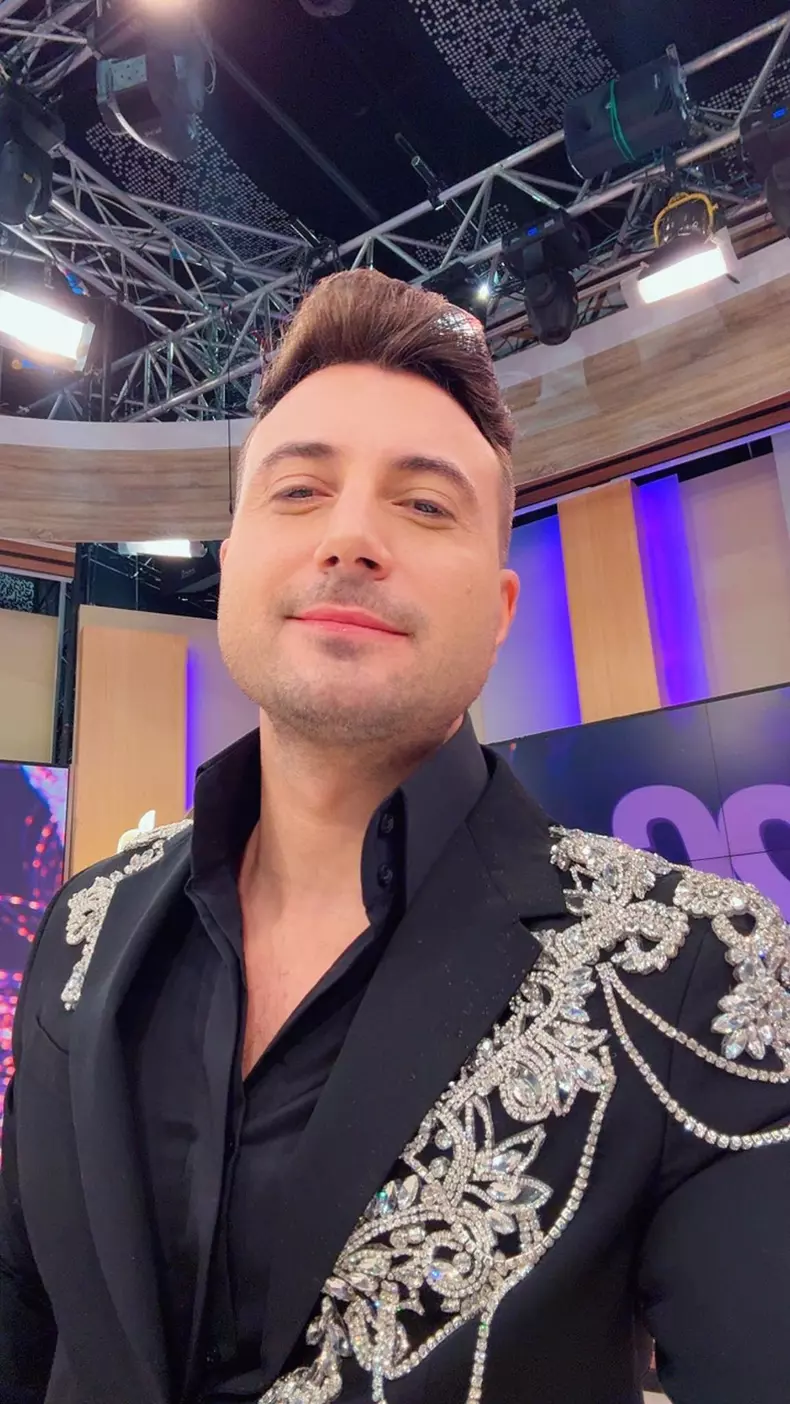 valentin sanfira la costum