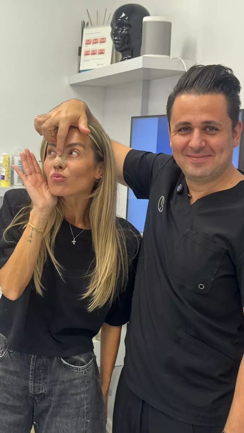 Flavia Mihășan după operația la nas (3)