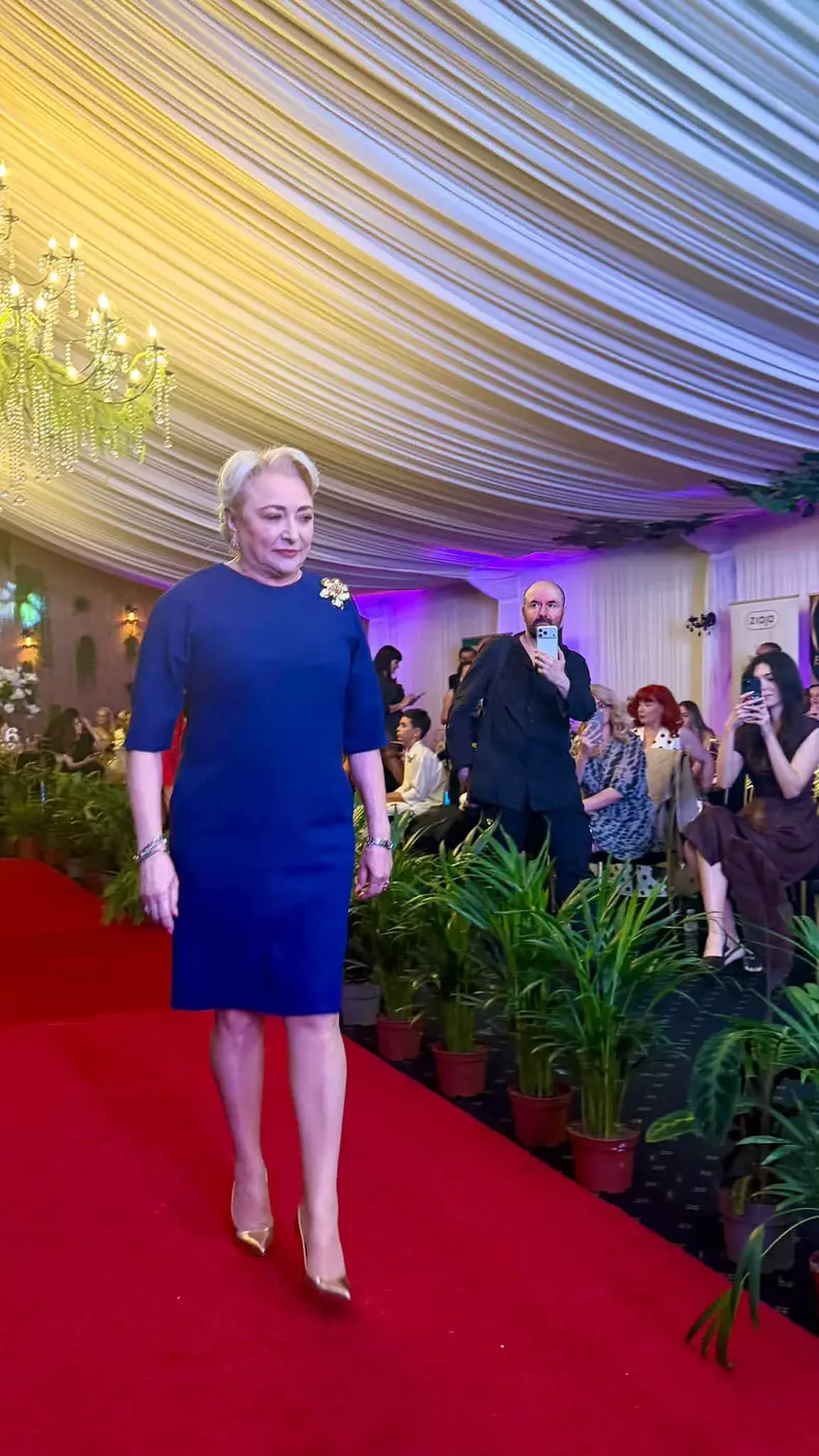 viorica dancila pe podium