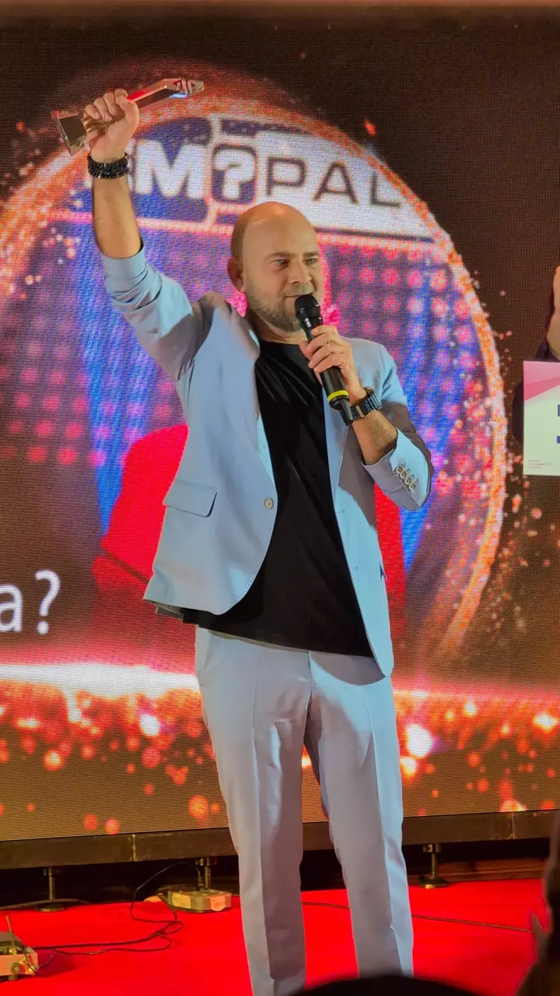 cosmin-selesi-scena-premiile-tvmania-2025 (1)