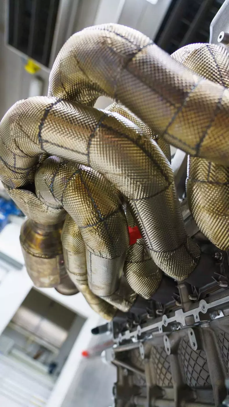 Motor Aston Martin Valkyrie 6