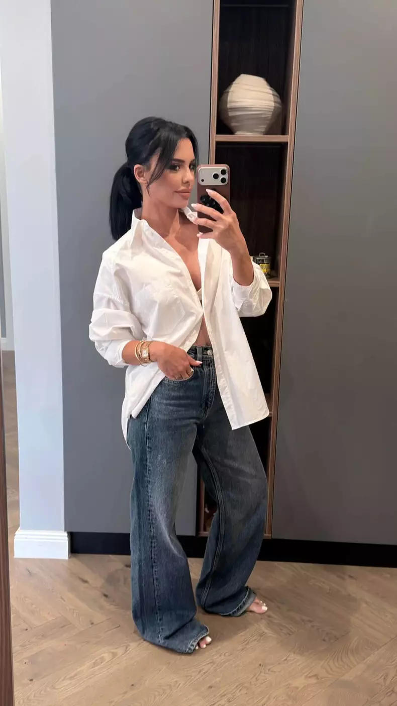Andreea Popescu selfie in dresing