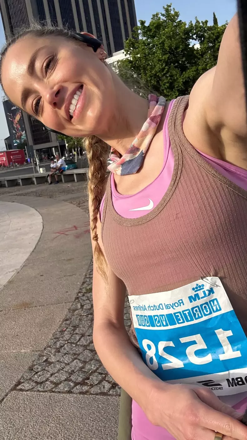 amber-heard-aparitie-rara-fiica-cursa-10-km-spania (4)