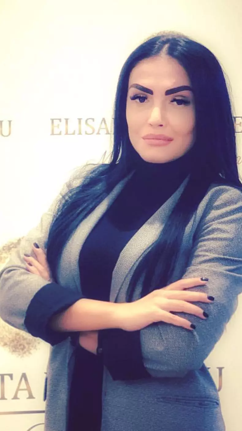 Andreea Mantea şi-a tatuat sprâncenele şi fanii o critică pentru rezultat