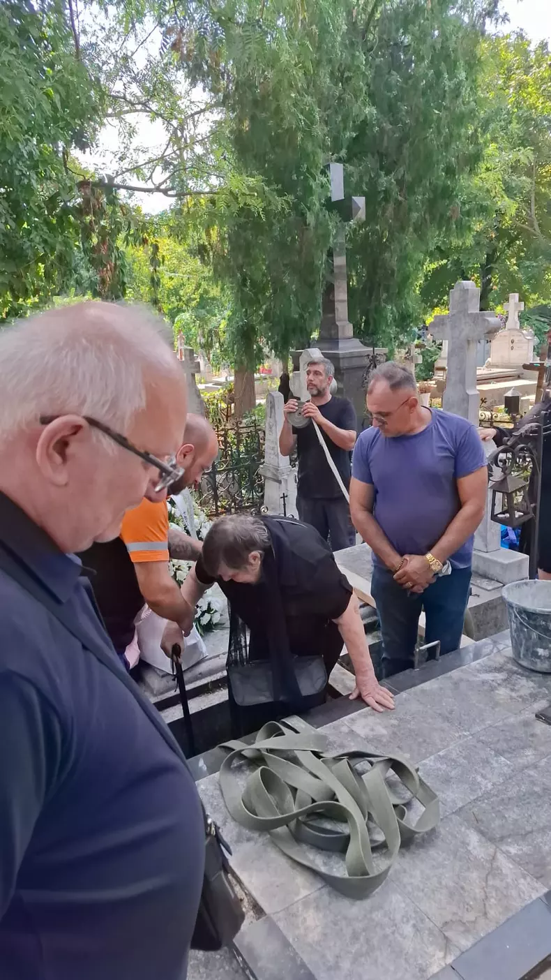 anca pandrea inmormantata langa iurie darie sotul ei3