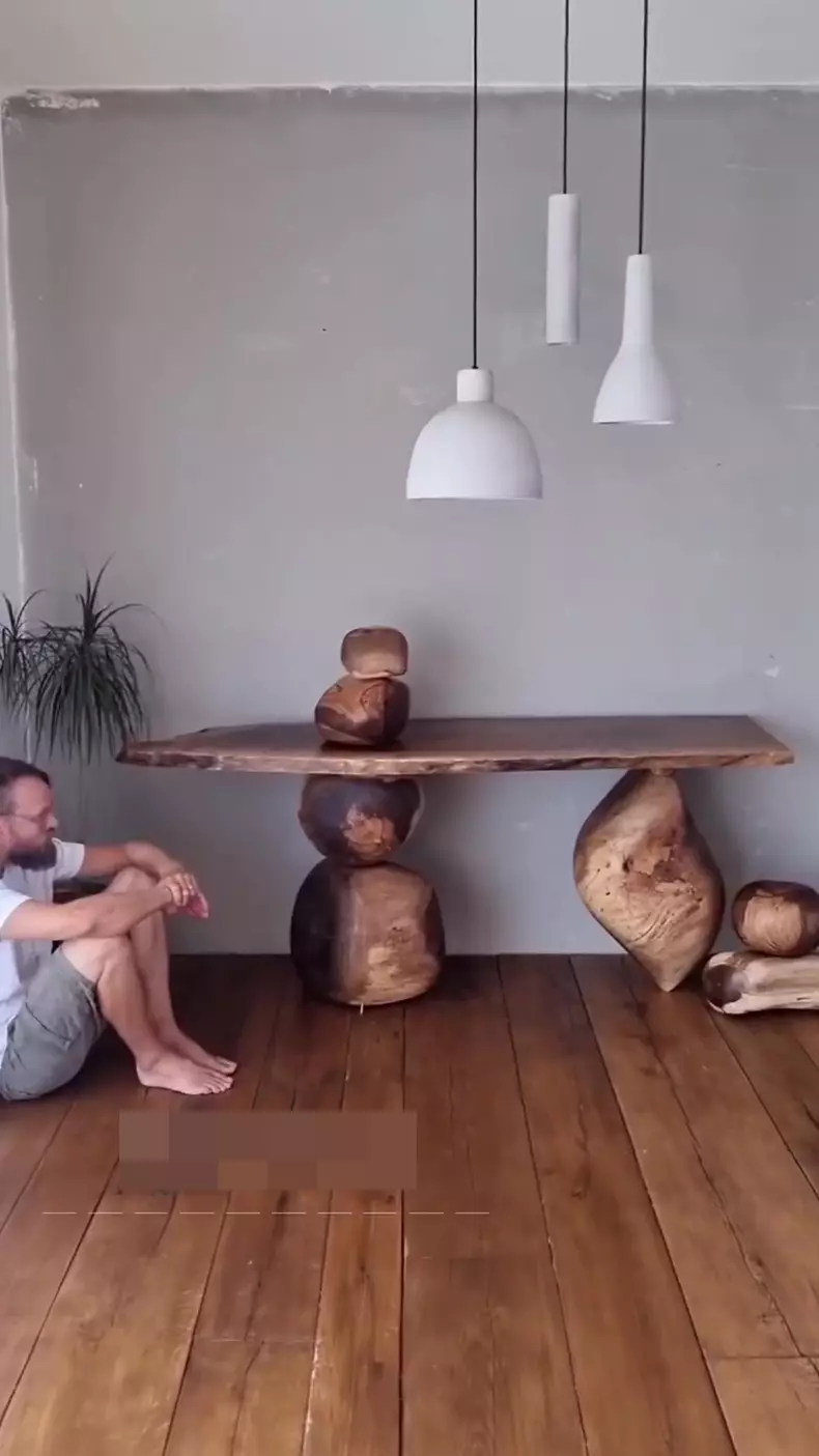 Alina Pușcaș a ales o masă din lemn masiv de nuc realizată pe comandă în România (3)