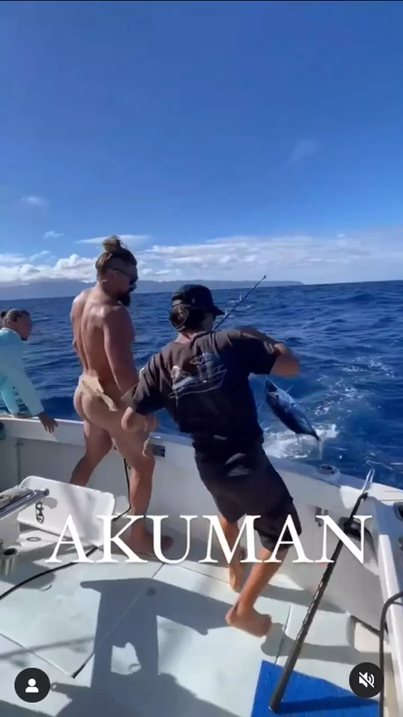 jason-momoa-s-a-dezbracat-in-direct-la-tv4