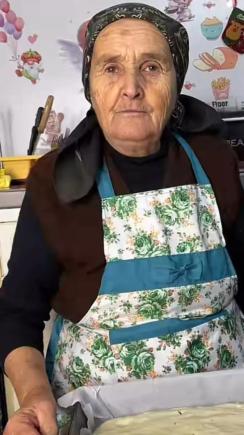 plăcintă cu gutui a bunicii Gherghina de pe TikTok5