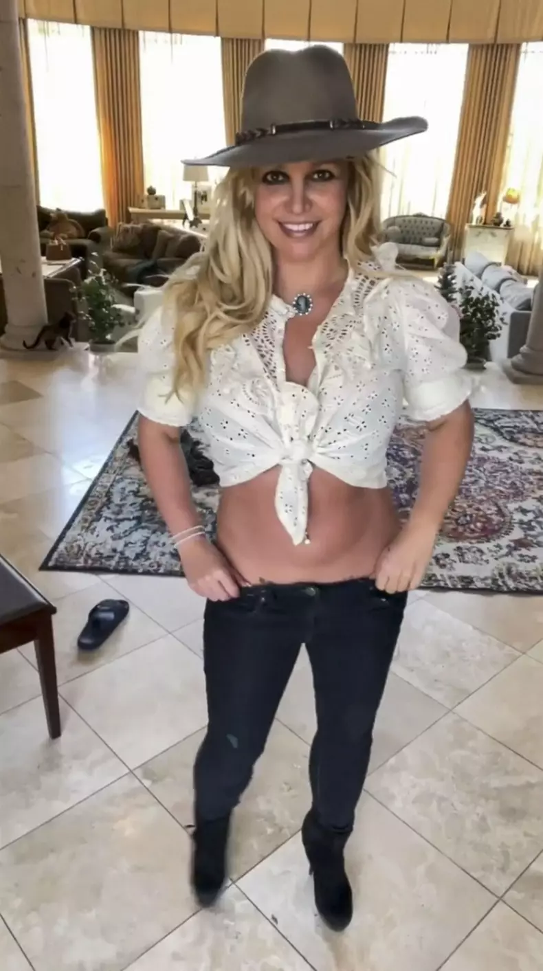 Les stars partagent leurs tenues et leurs moments intimes sur les réseaux sociaux