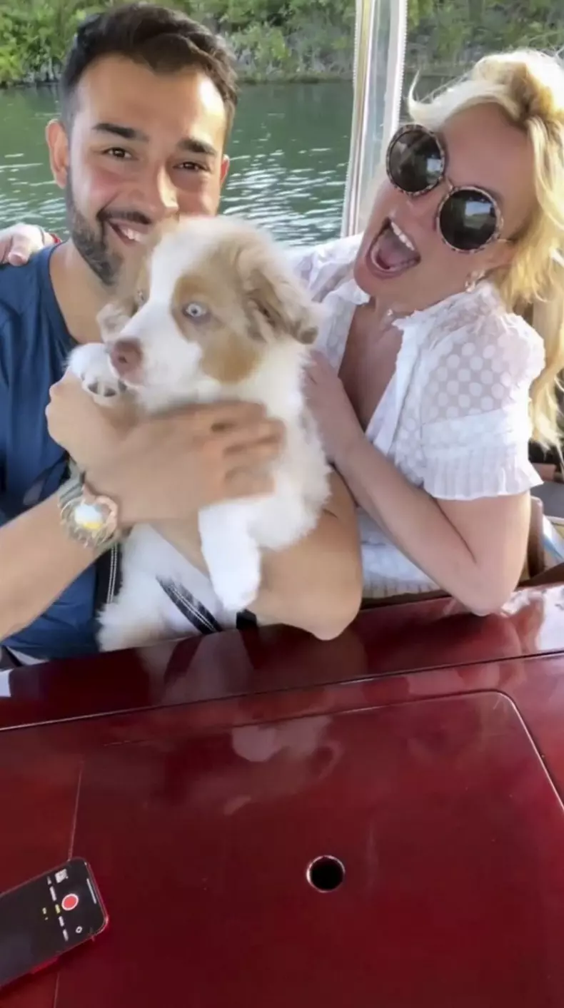 Les stars partagent leurs tenues et leurs moments intimes sur les réseaux sociaux