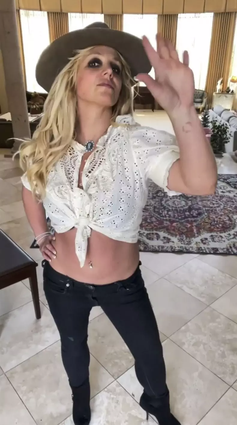 Britney Spears a dansat la nuntă în lenjerie intimă cu diamante. Reacția fanilor