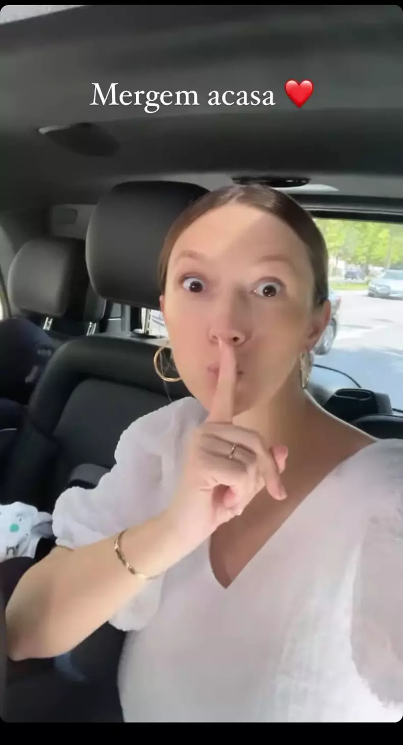 Adela Popescu a ieșit din spital! Ce reacție au avut frățiorii bebelușului (4)