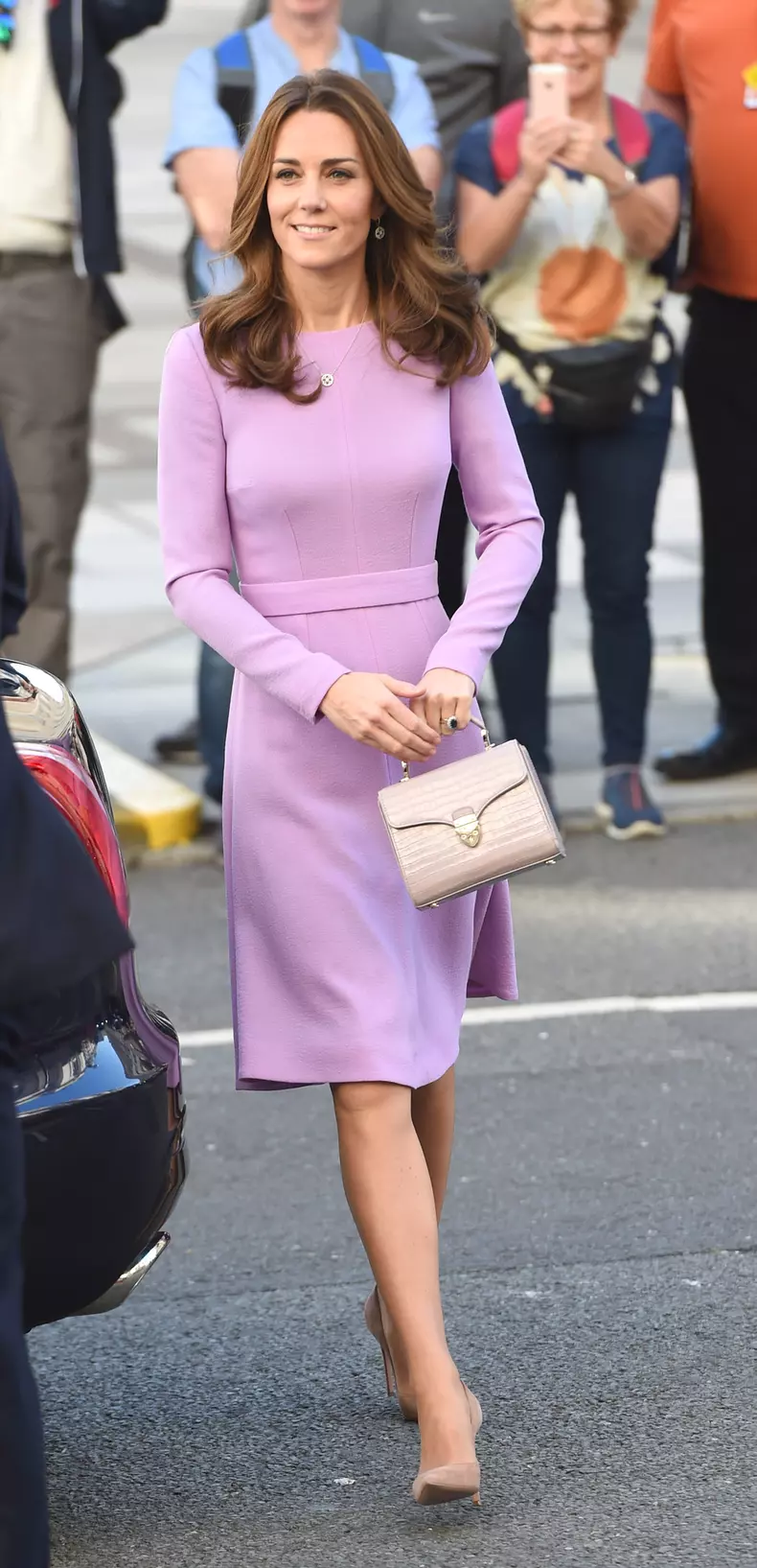 De ce membrii familiei regale britanice poartă mereu același model de pantofi