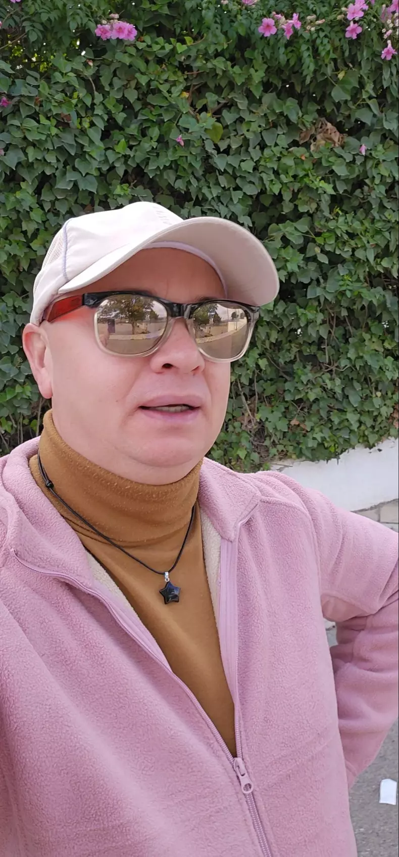 cristi din banat cu sapca