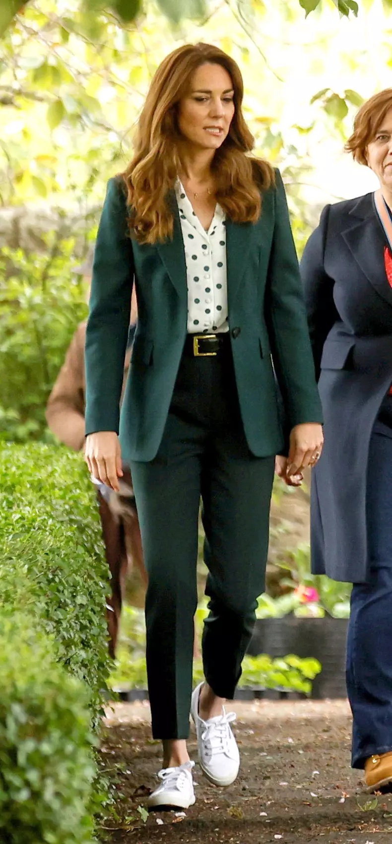 Kate Middleton și Meghan Markle poartă aceeași marcă de adidași. Cât costă o pereche