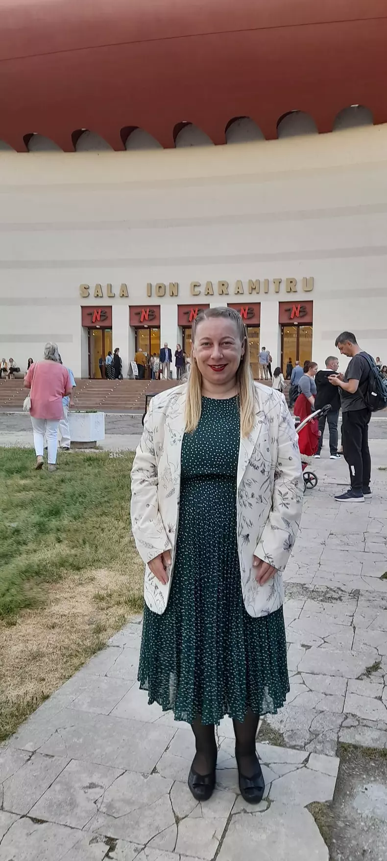 artista Simona sandulescu