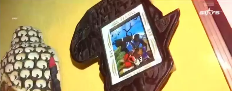 894