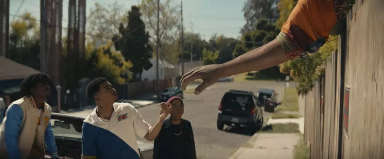 prime-video-lanseaza-primele-imagini-din-serialul-im-a-virgo-1