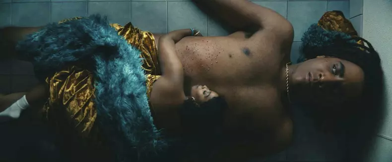 prime-video-lanseaza-primele-imagini-din-serialul-im-a-virgo-5