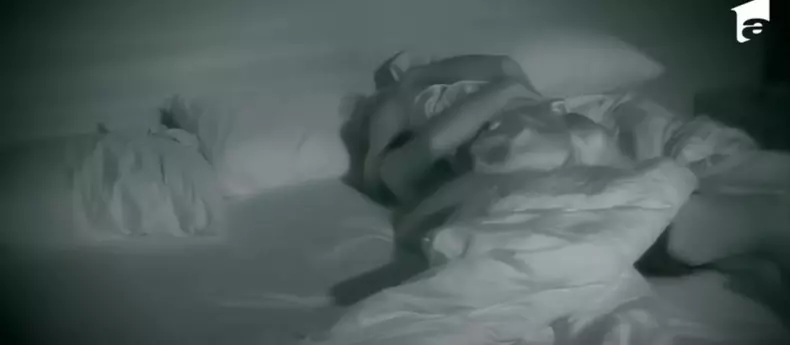 Insula-Iubirii-20-iunie-2022.-Cristina-si-Denis-au-ajuns-in-pat-si-au-fost-surprinsi-in-ipostaze-incendiare.-„Nu-regret-nimic-4