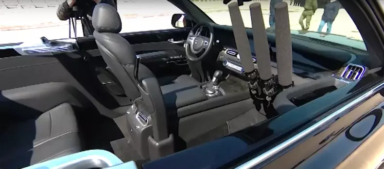 interior Aurus convertible 2