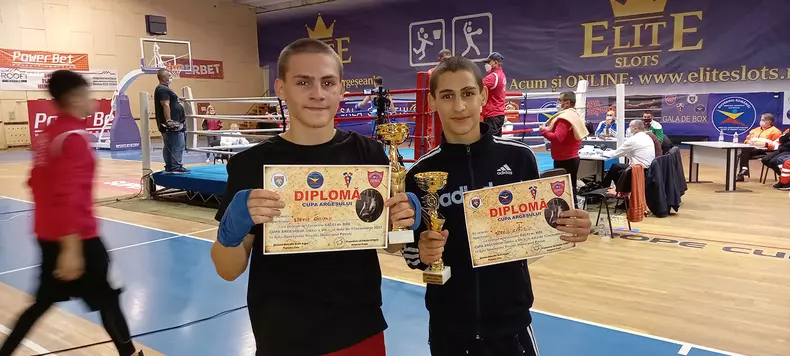 Giuliano-Stroe-si-fratele-lui-Claudio-sunt-campioni-la-box