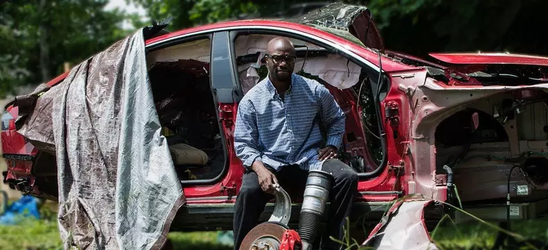 repară mașini Tesla