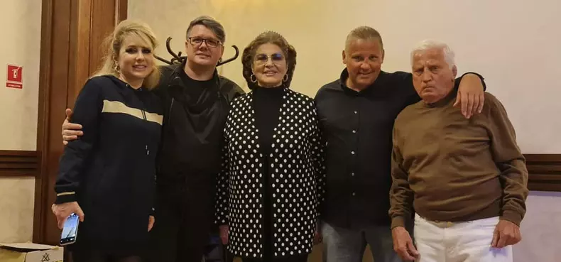 Fuego cu Irina Loghin, soțul ei, Ion Cernea, și copiii lor, Irinuca și Ciprian