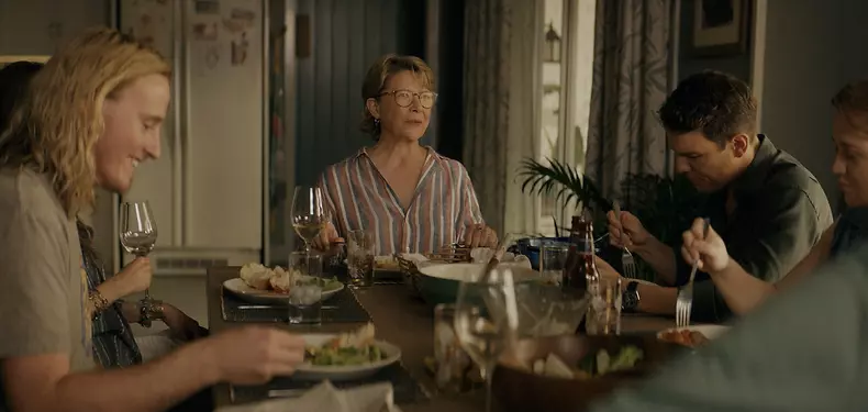 SkyShowtime a lansat teaser trailer-ul pentru „Apples Never Fall”