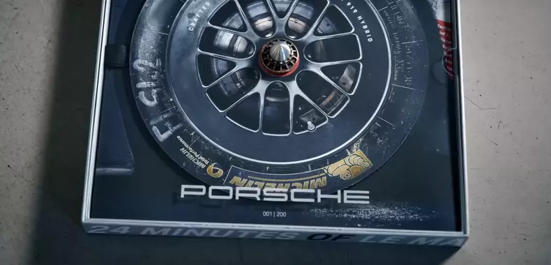 În atenția hipsterilor: Porsche vinde acum și discuri de vinil