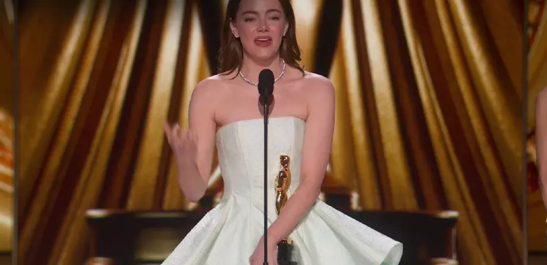 emma-stone-premiul-oscar-pentru-cea-mai-buna-actrita-intr-un-rol-principal-in-filmul-poor-things-10