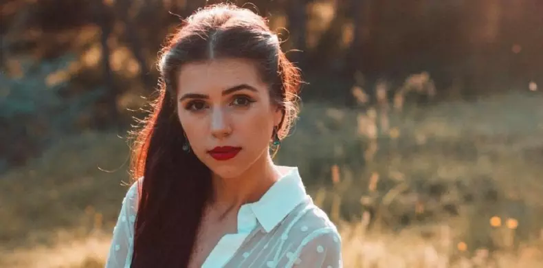 cezara-munteanu-actrita-quotmergem-la-teatru-pentru-ca-avem-nevoie-sa-ne-reamintim-lucruriquot-uws