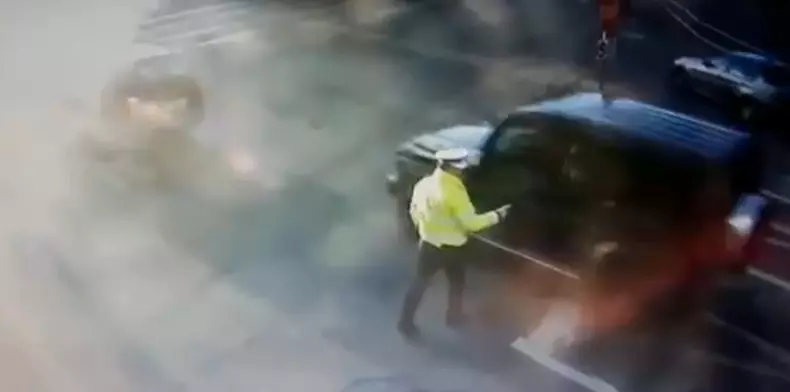 Polițist de la Rutieră, lovit de o mașină în timp ce dirija circulația