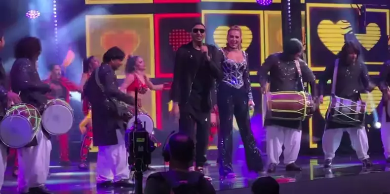 iulia-vantur-dans-de-senzatie-in-fata-iubitului-ei-salman-khan.-a-facut-spectacol-la-cel-mai-important-festival-dedicat-filmului-indian