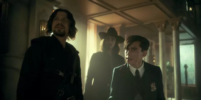 TheUmbrellaAcademy_Season3_Episode1_00_05_54_00R
