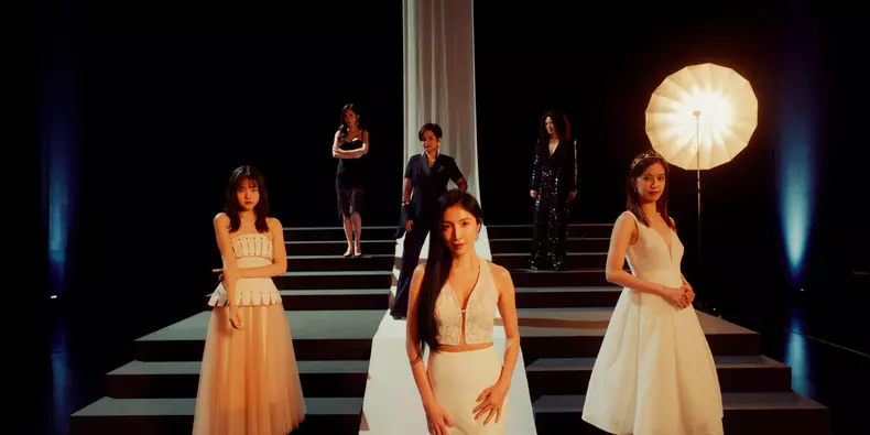 born-for-the-spotlight-1536x768