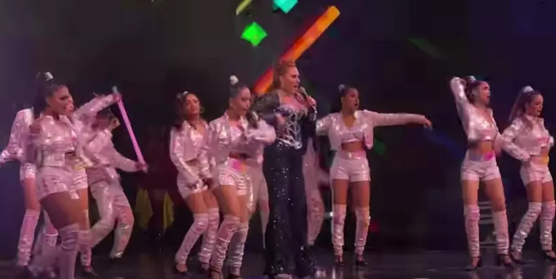 iulia-vantur-dans-de-senzatie-in-fata-iubitului-ei-salman-khan.-a-facut-spectacol-la-cel-mai-important-festival-dedicat-filmului-indian-2
