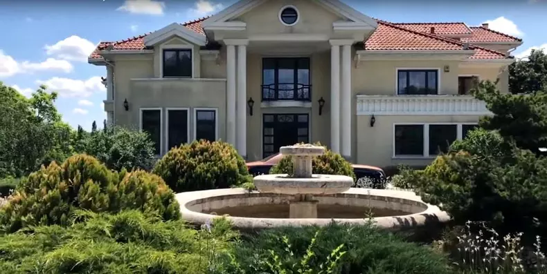 Vila-lui-irinel-columbeanu-a-luat-foc-5