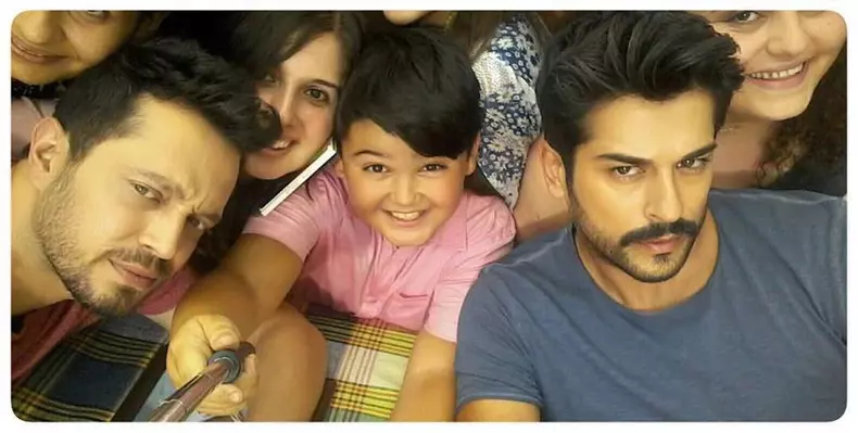 Aţi văzut pozele de la filmările noii pelicule a lui Burak Özçivit (3)