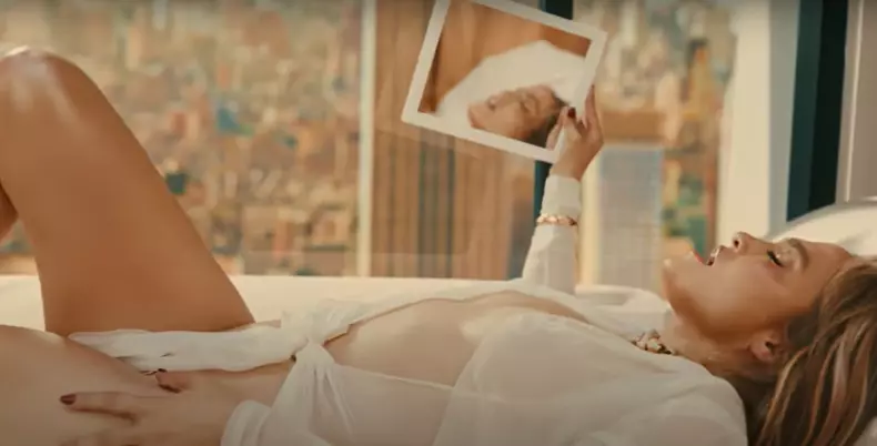 Jennifer Lopez, fără lenjerie intimă în videoclipul „Can't Get Enough”  (12)