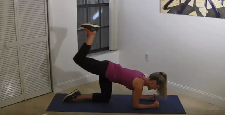 exercitii pentru fese si abdomen 3
