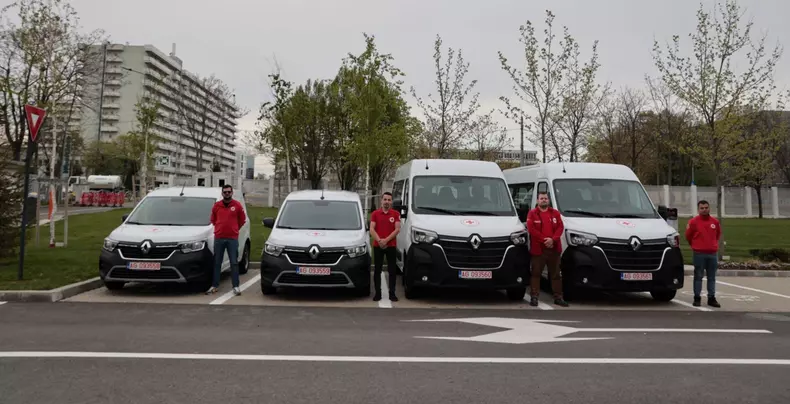 donatie vehicule Renault pentru Crucea Rosie