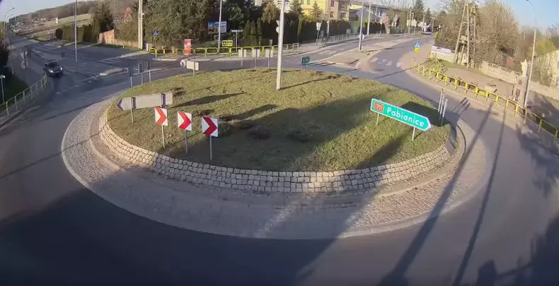 a zburat peste sensul giratoriu