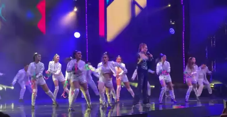 iulia-vantur-dans-de-senzatie-in-fata-iubitului-ei-salman-khan.-a-facut-spectacol-la-cel-mai-important-festival-dedicat-filmului-indian-1
