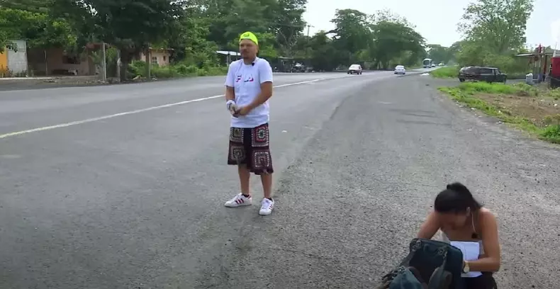 reactia-lui-puya-dupa-ce-sotia-lui-s-a-dezbracat-pe-marginea-strazii-la-america-express-2023.-nu-mai-exagera-1