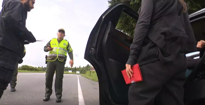 Aris și Alexia Eram, opriți de poliție, la America Express – 29 octombrie 2023  (1)